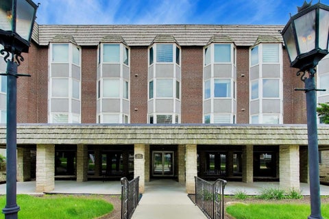 Photo of 201 THAMES Parkway #3H, Park Ridge, IL 60068 (MLS # 12745510)
