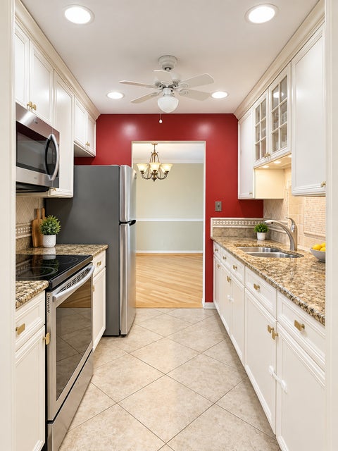 Tiny photo for 201 THAMES Parkway #3H, Park Ridge, IL 60068 (MLS # 12745510)