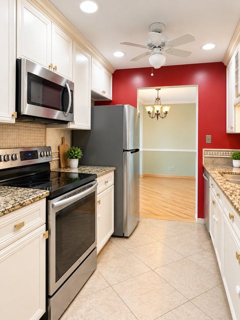 Tiny photo for 201 THAMES Parkway #3H, Park Ridge, IL 60068 (MLS # 12745510)