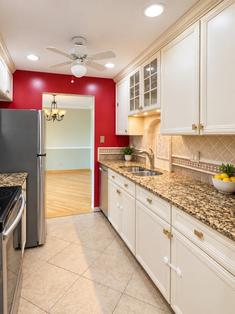 Tiny photo for 201 THAMES Parkway #3H, Park Ridge, IL 60068 (MLS # 12745510)