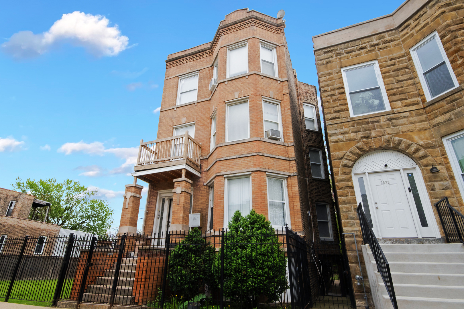 Photo 1 of 34 — 2931 W LEXINGTON Street, Chicago, IL 60612
