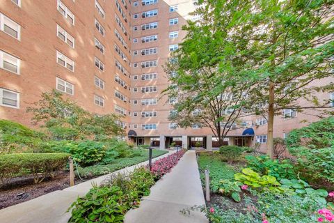 Tiny photo for 4950 N Marine Drive #1402, Chicago, IL 60640 (MLS # 12507504)
