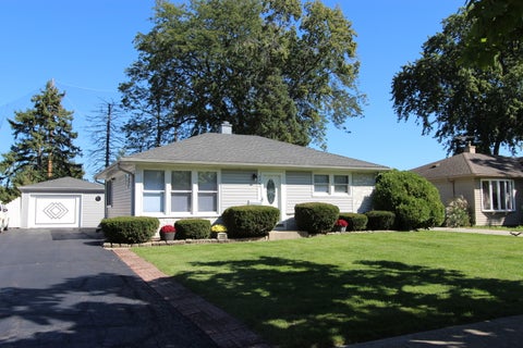 Photo of 3308 Peacock Lane, Rolling Meadows, IL 60008 (MLS # 12755130)