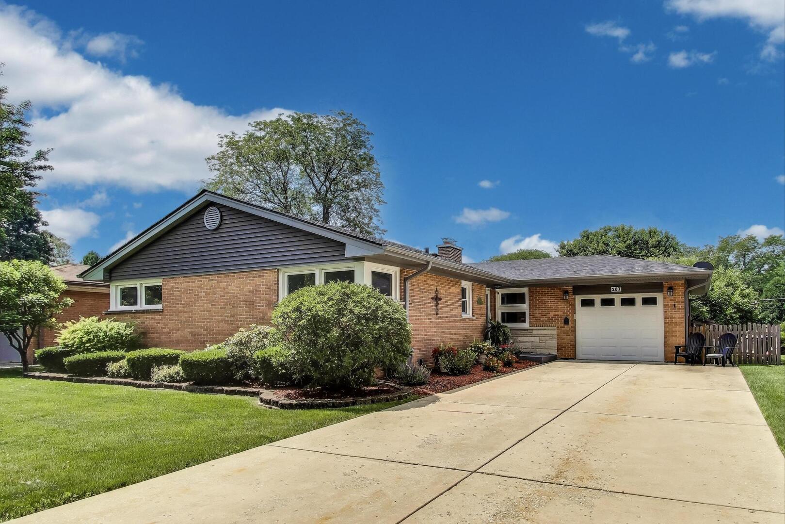207 E Berkshire Lane