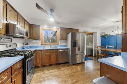 Tiny photo for 714 E Emerson Avenue, Lombard, IL 60148 (MLS # 12586118)