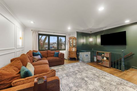 Tiny photo for 714 E Emerson Avenue, Lombard, IL 60148 (MLS # 12586118)