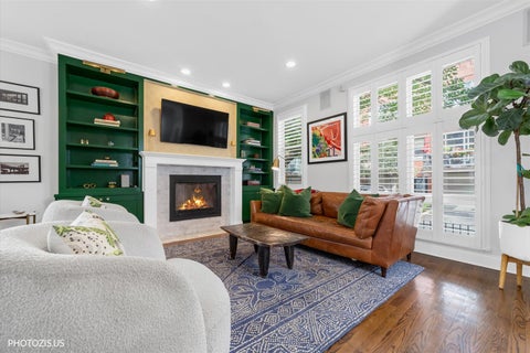 Tiny photo for 2907 N Wolcott Avenue #B, Chicago, IL 60657 (MLS # 12759637)