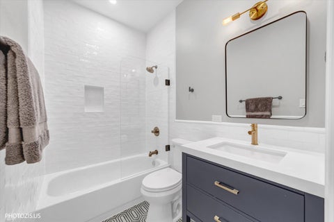 Tiny photo for 2907 N Wolcott Avenue #B, Chicago, IL 60657 (MLS # 12759637)