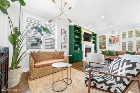 Tiny photo for 2907 N Wolcott Avenue #B, Chicago, IL 60657 (MLS # 12759637)