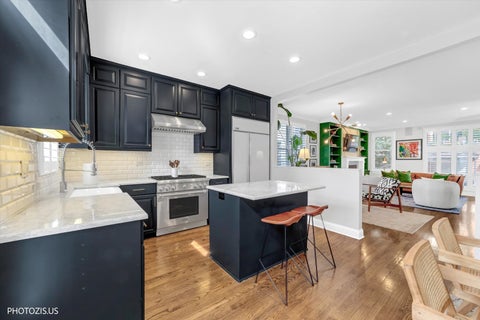 Tiny photo for 2907 N Wolcott Avenue #B, Chicago, IL 60657 (MLS # 12759637)