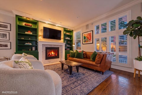 Tiny photo for 2907 N Wolcott Avenue #B, Chicago, IL 60657 (MLS # 12759637)