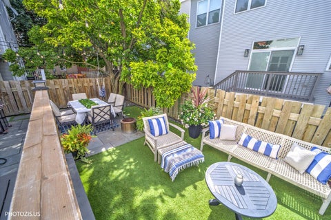 Tiny photo for 2907 N Wolcott Avenue #B, Chicago, IL 60657 (MLS # 12759637)