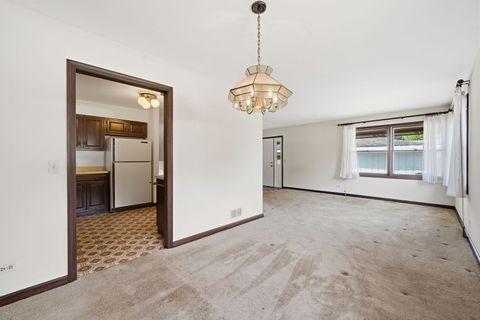 Tiny photo for 629 N Lakeview Drive, Round Lake, IL 60073 (MLS # 12645597)