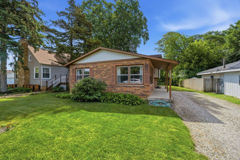 Photo of 629 N Lakeview Drive, Round Lake, IL 60073 (MLS # 12645597)