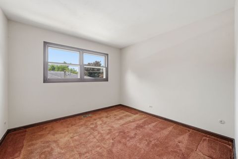 Tiny photo for 629 N Lakeview Drive, Round Lake, IL 60073 (MLS # 12645597)