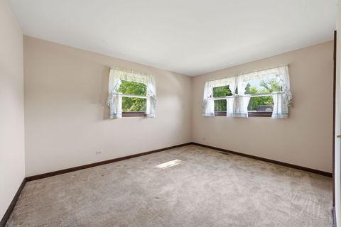 Tiny photo for 629 N Lakeview Drive, Round Lake, IL 60073 (MLS # 12645597)