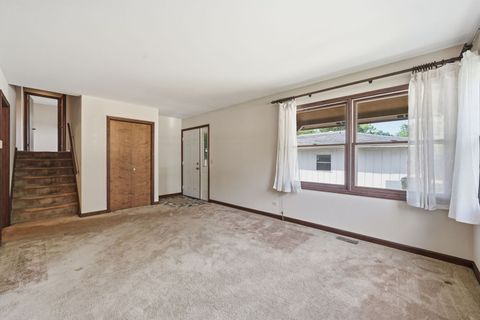 Tiny photo for 629 N Lakeview Drive, Round Lake, IL 60073 (MLS # 12645597)