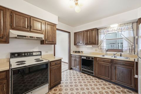 Tiny photo for 629 N Lakeview Drive, Round Lake, IL 60073 (MLS # 12645597)
