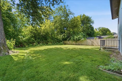 Tiny photo for 629 N Lakeview Drive, Round Lake, IL 60073 (MLS # 12645597)