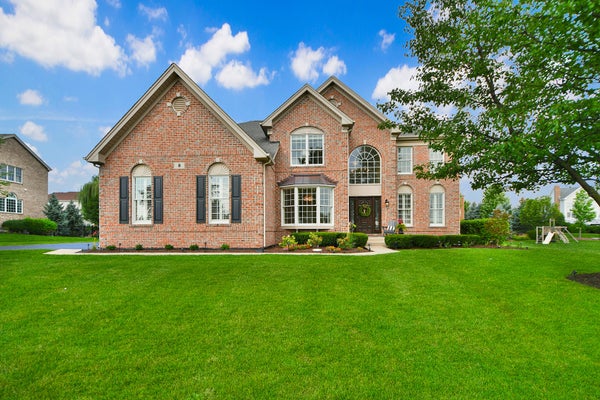 8 PRAIRIE LANDINGS CT, HAWTHORN WOODS, IL 60047 - Image c8570abcb7824eef3f7e4be40e017741/1085286844