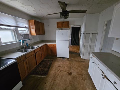 Tiny photo for 724 Park Avenue, Mt Vernon, IL 62864 (MLS # 12589938)