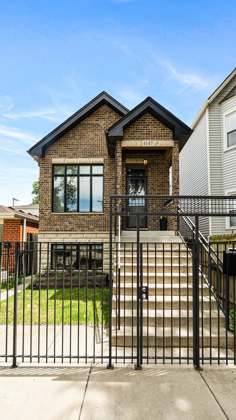 Photo of 4147 S Wallace Street, Chicago, IL 60609 (MLS # 12664566)