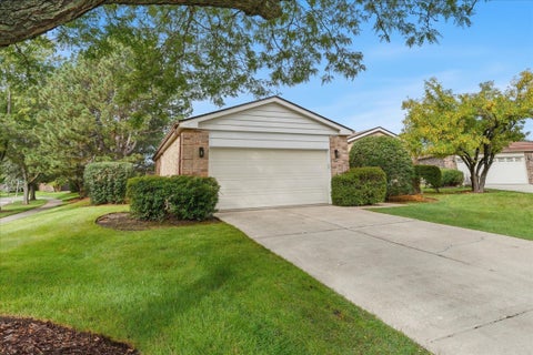 Tiny photo for 4568 Lindenwood Lane, Northbrook, IL 60062 (MLS # 12772520)
