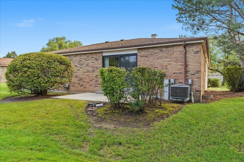 Tiny photo for 4568 Lindenwood Lane, Northbrook, IL 60062 (MLS # 12772520)