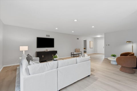 Tiny photo for 4568 Lindenwood Lane, Northbrook, IL 60062 (MLS # 12772520)