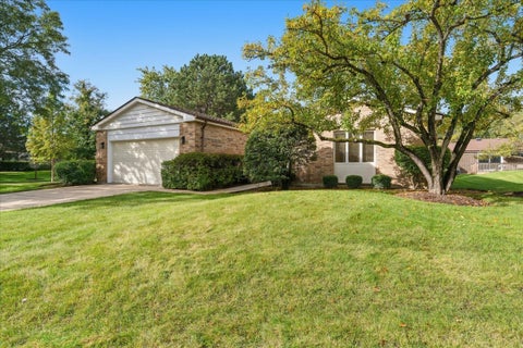 Tiny photo for 4568 Lindenwood Lane, Northbrook, IL 60062 (MLS # 12772520)