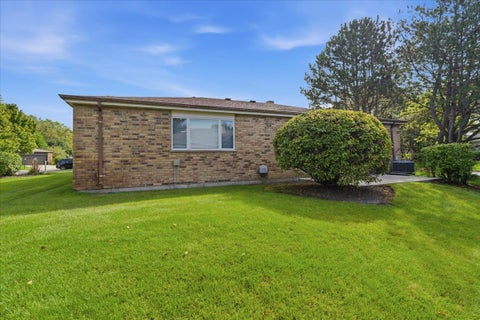 Tiny photo for 4568 Lindenwood Lane, Northbrook, IL 60062 (MLS # 12772520)