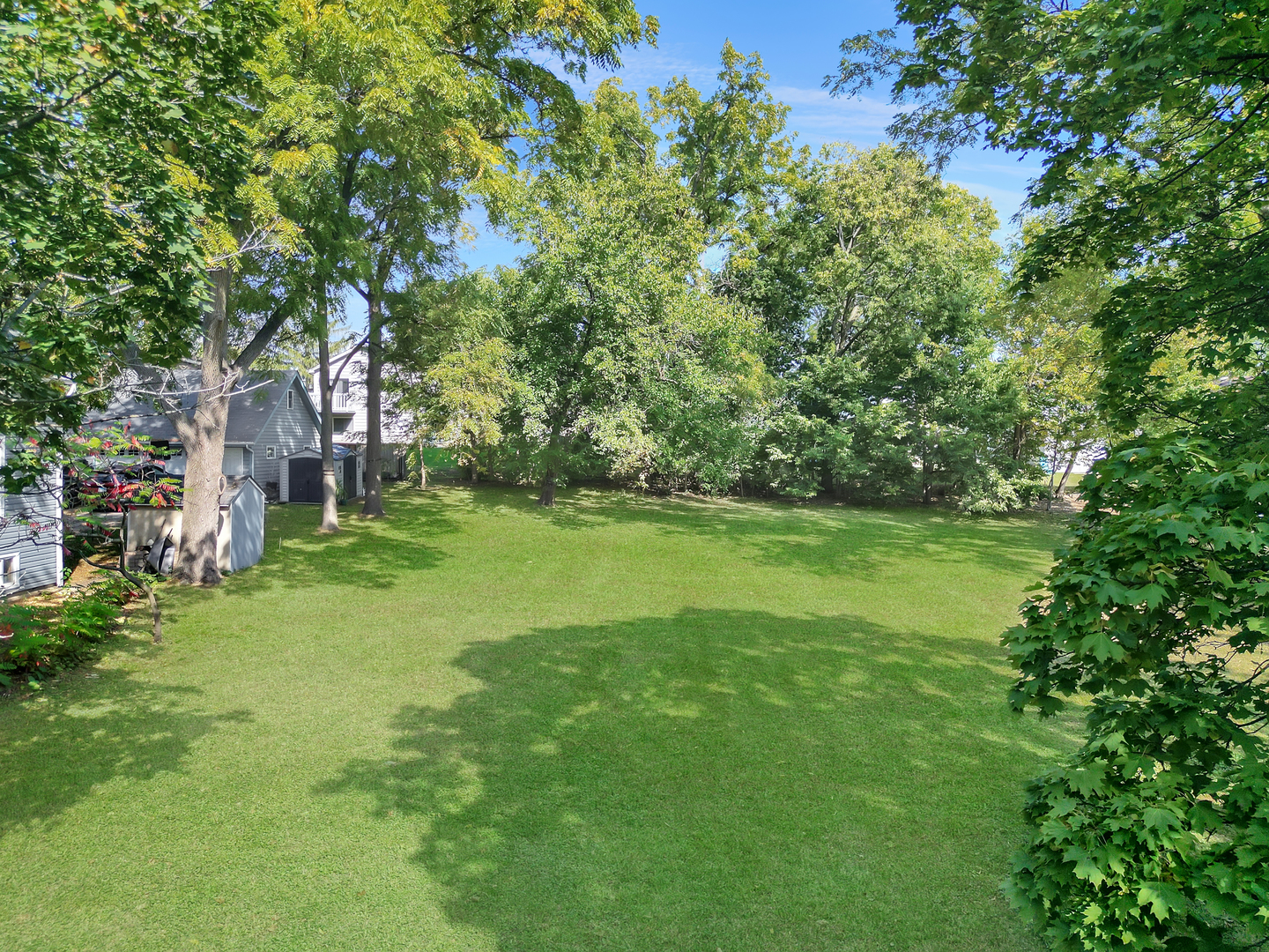 212 W Ellis Avenue
