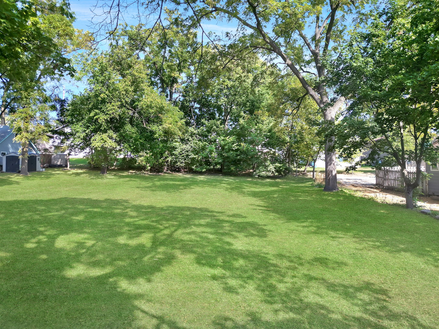 212 W Ellis Avenue