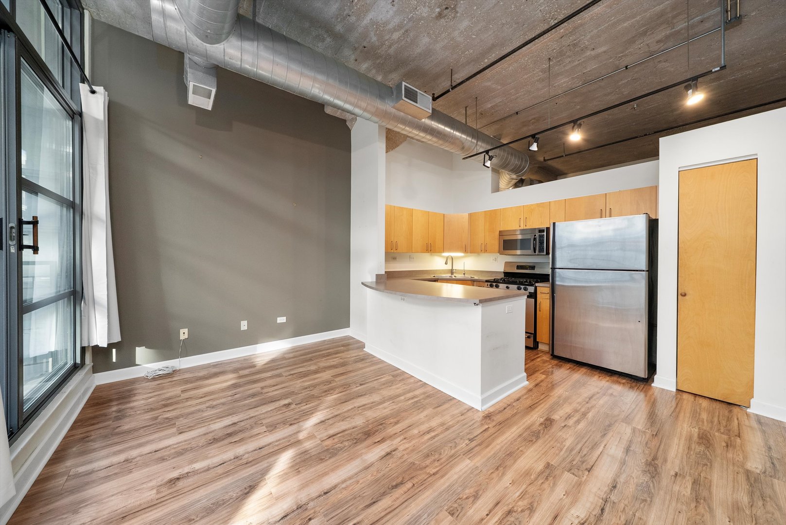 900 N Kingsbury Street 861