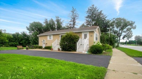1720 63RD ST, DOWNERS GROVE, IL 60516 - Image c868e4e43915e61e9e532c27a768917d/4200924327