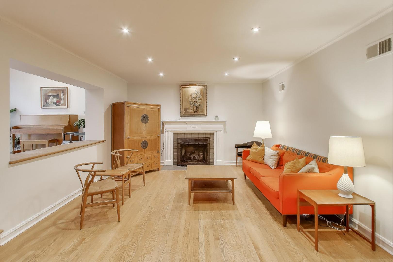 4665 W Peterson Avenue