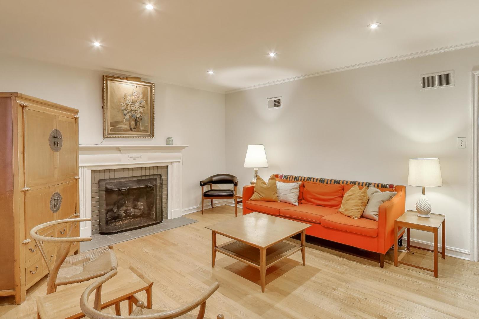 4665 W Peterson Avenue