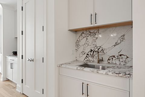 Tiny photo for 3711 N Magnolia Avenue, Chicago, IL 60613 (MLS # 12615546)