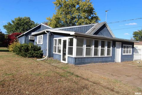 Tiny photo for 621 6TH Street, Camanche, IA 52730 (MLS # QC4268881)