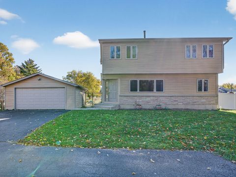 Tiny photo for 4523 W Crystal Lake Road, McHenry, IL 60050 (MLS # 12507063)