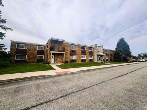Tiny photo for 1313 S Rebecca Road #209, Lombard, IL 60148 (MLS # 12641132)