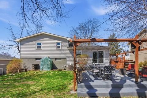 Tiny photo for 2909 Linden Lane, Bettendorf, IA 52722 (MLS # 12614778)
