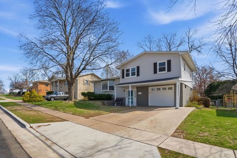 Tiny photo for 2909 Linden Lane, Bettendorf, IA 52722 (MLS # 12614778)