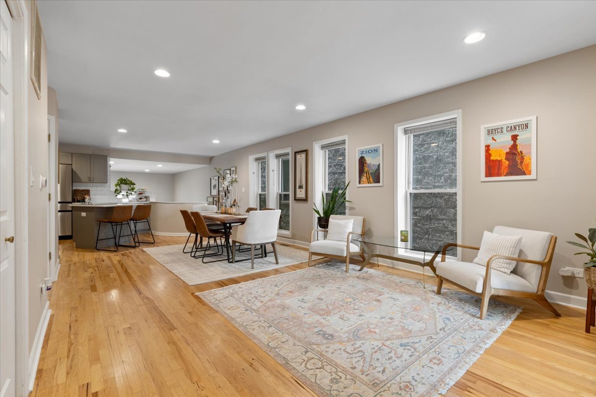 1431 W Walton Street 1