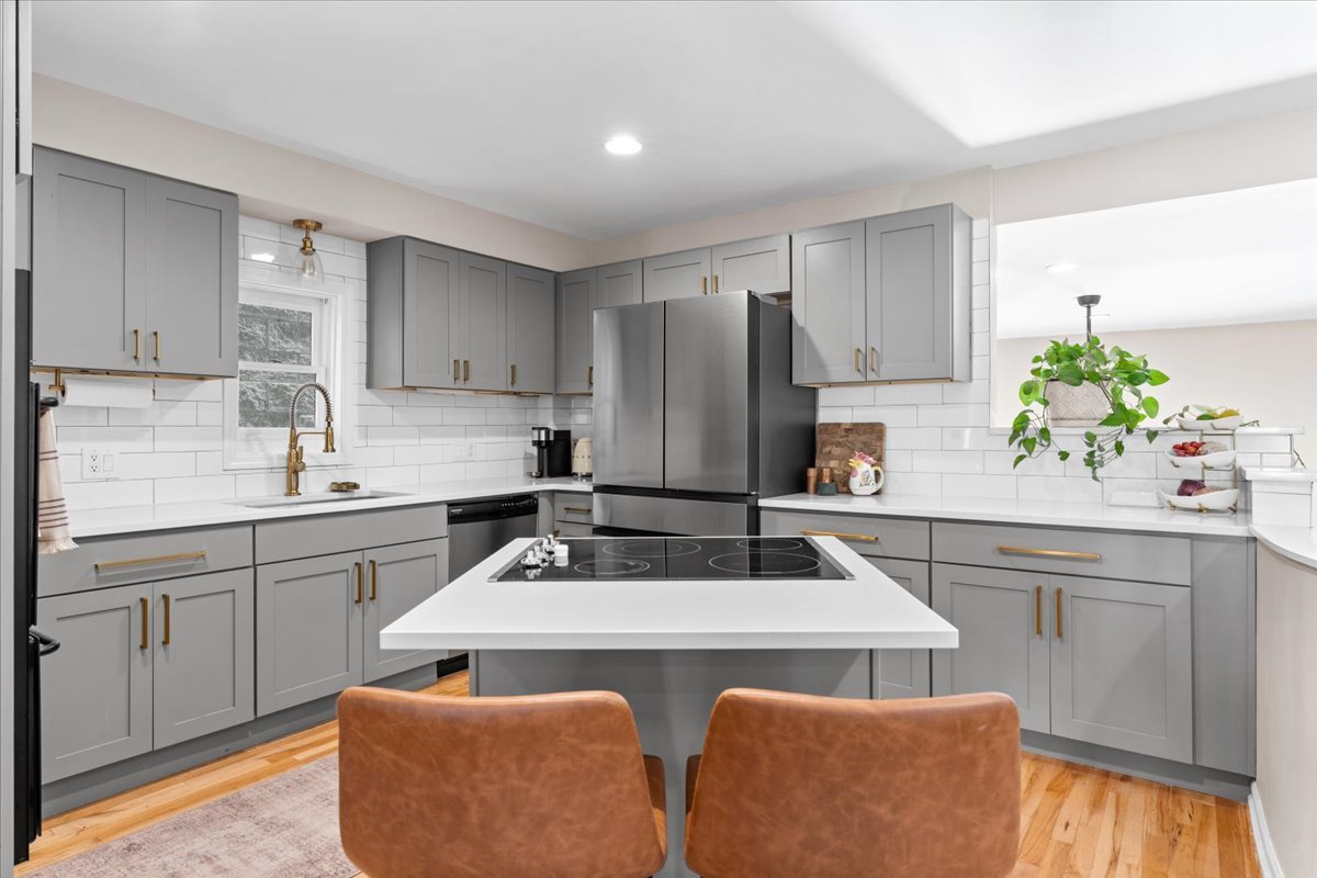 1431 W Walton Street 1