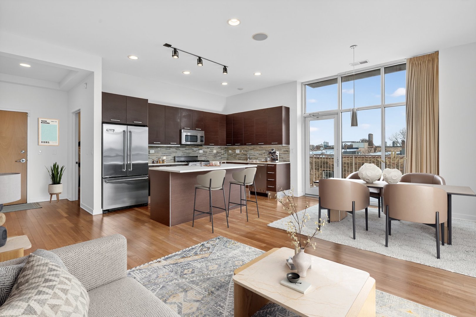 1550 W CORNELIA Avenue 401