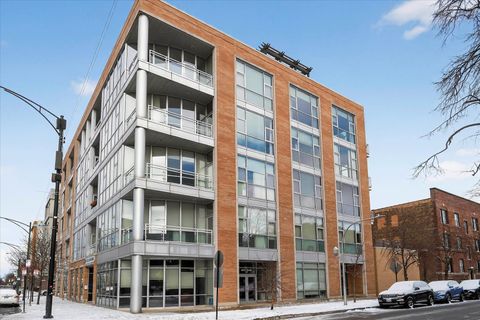 Photo of 1550 W CORNELIA Avenue #401, Chicago, IL 60657 (MLS # 12563126)