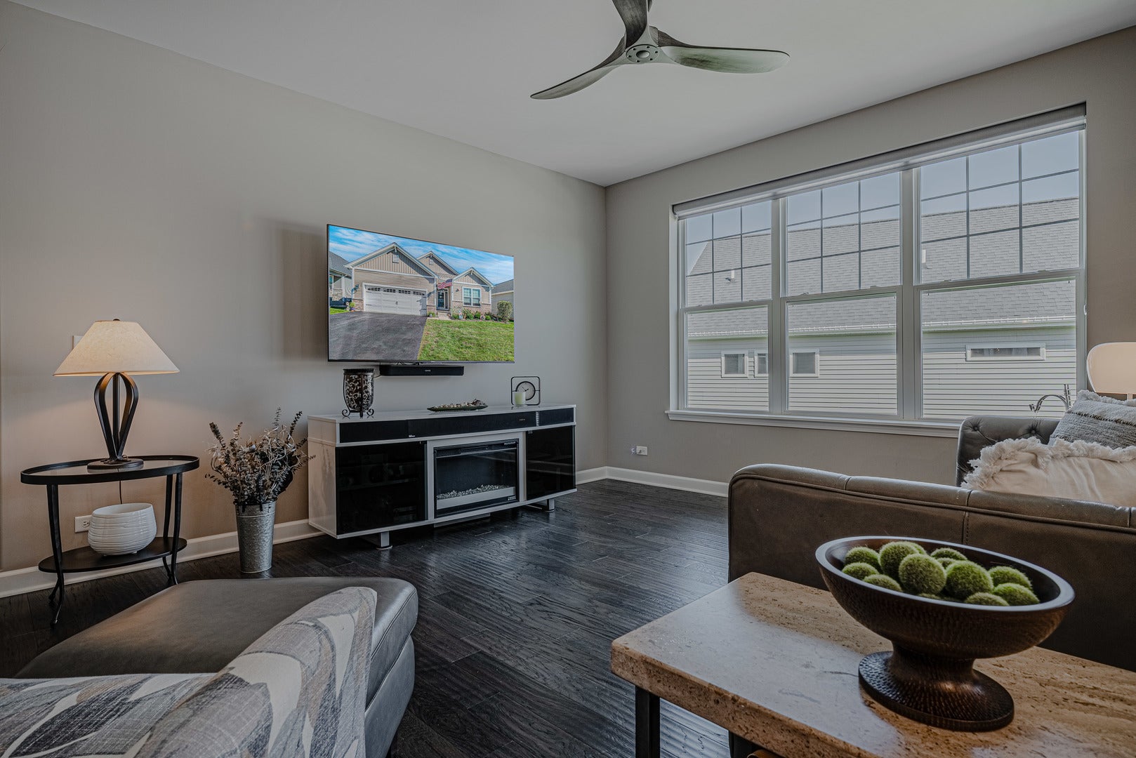 211 N Sunset Lane