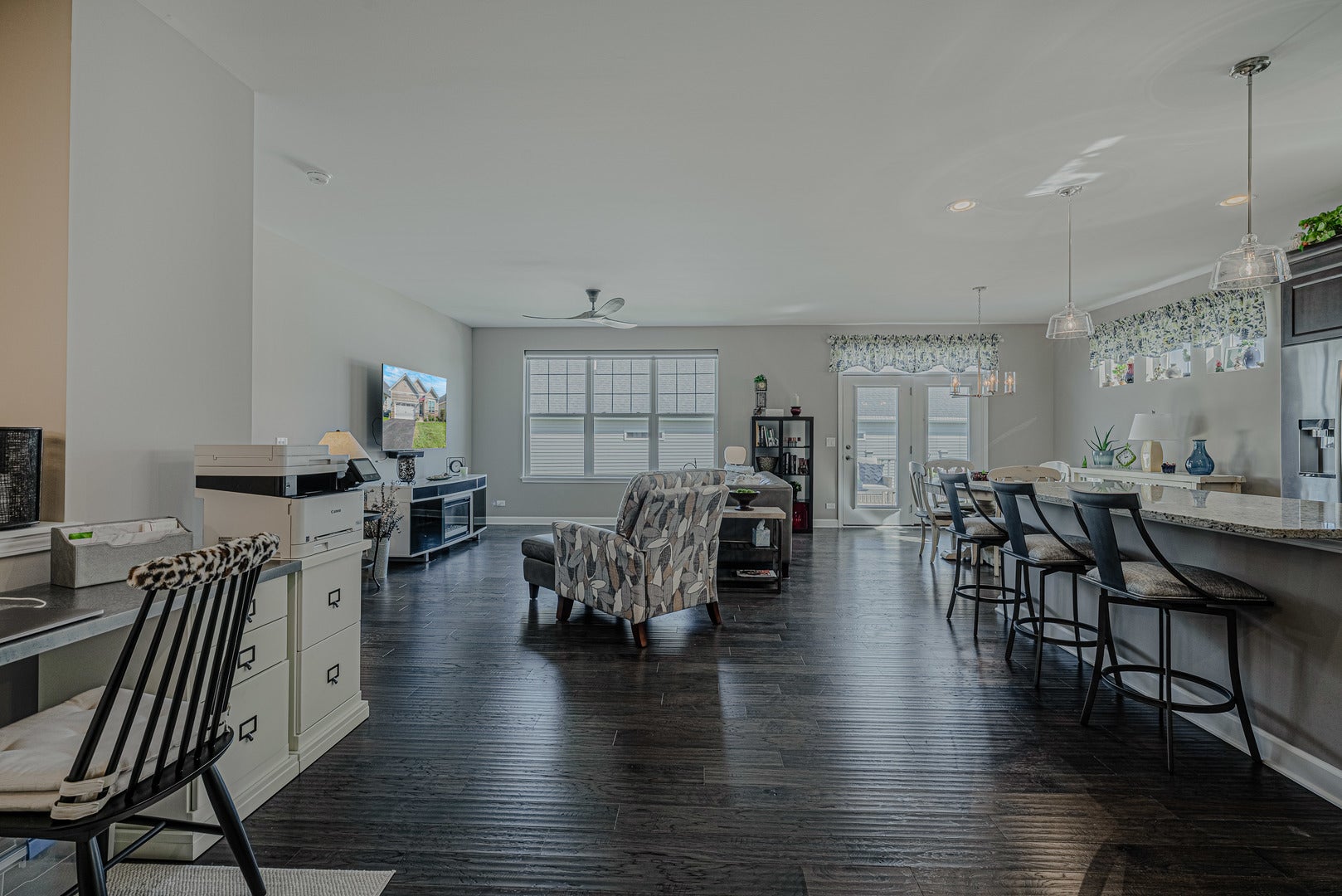 211 N Sunset Lane