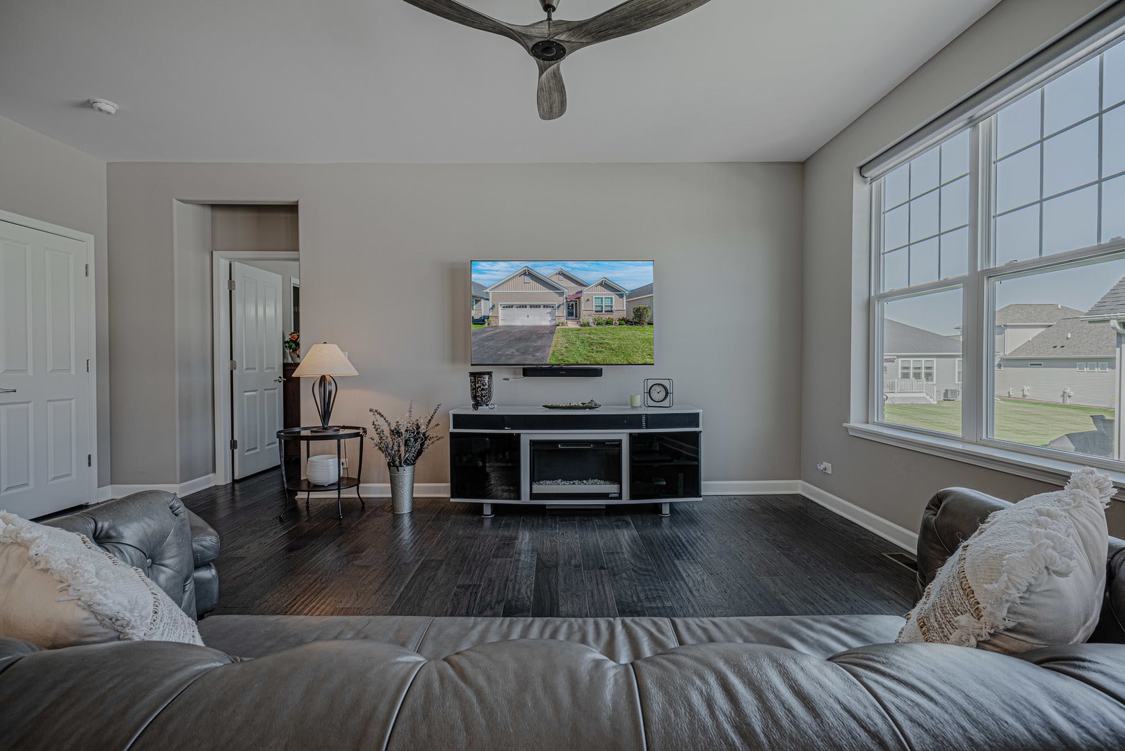 211 N Sunset Lane